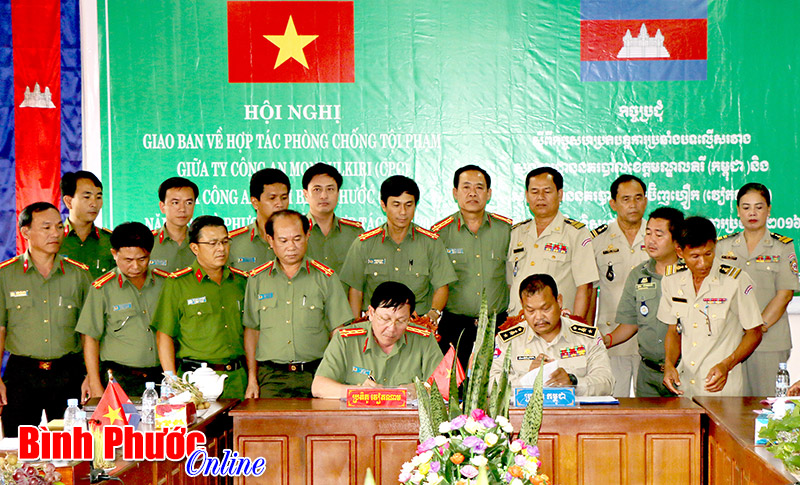 C&ocirc;ng an B&igrave;nh Phước v&agrave; Mondulkiri k&yacute; kết ph&ograve;ng, chống tội phạm tr&ecirc;n bi&ecirc;n giới