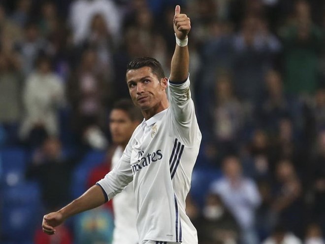 Cristiano Ronaldo giúp Real thoát thua, Man City hủy diệt đối thủ