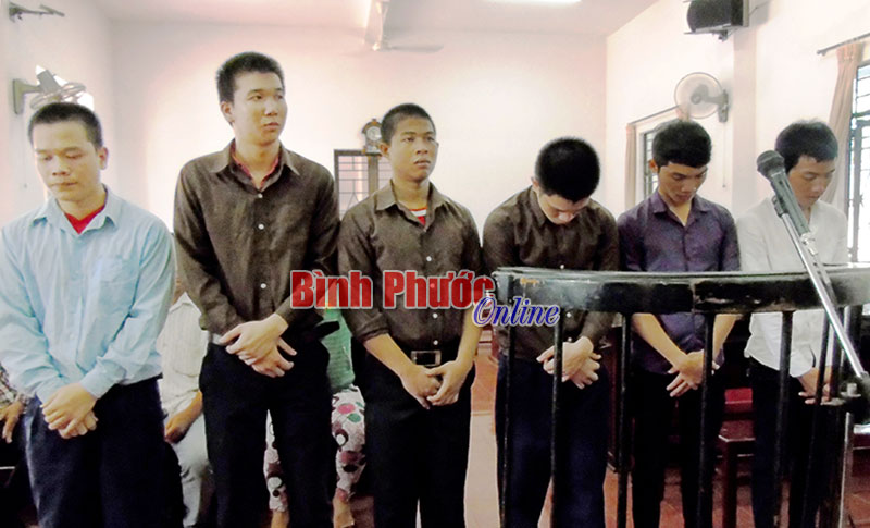 Nh&oacute;m cướp giật tại Đồng Xo&agrave;i hầu t&ograve;a