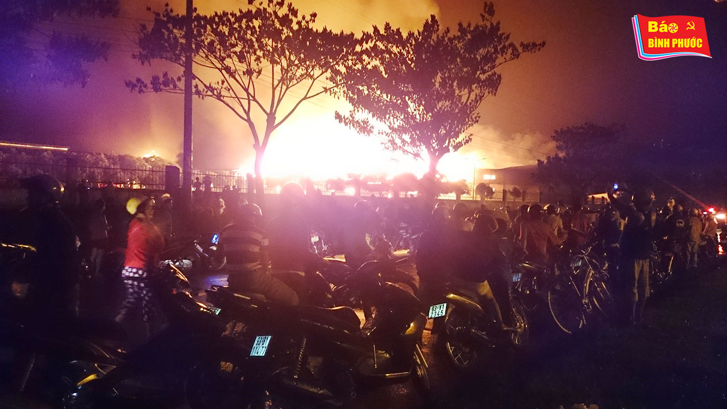 [Video] Cháy lớn ở khu công nghiệp Minh Hưng - Hàn Quốc