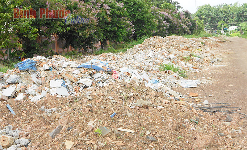 Đường dân sinh thành bãi rác
