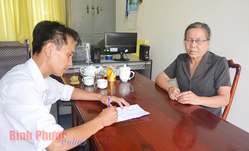 Giả danh l&agrave;m từ thiện để lừa đảo người m&ugrave;