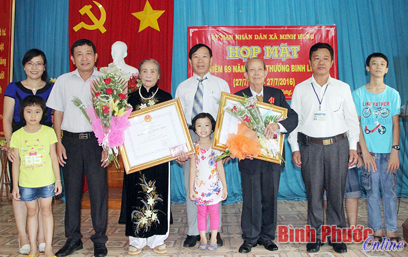 Hai cựu chiến binh được tặng Hu&acirc;n chương Kh&aacute;ng chiến hạng Nh&igrave;