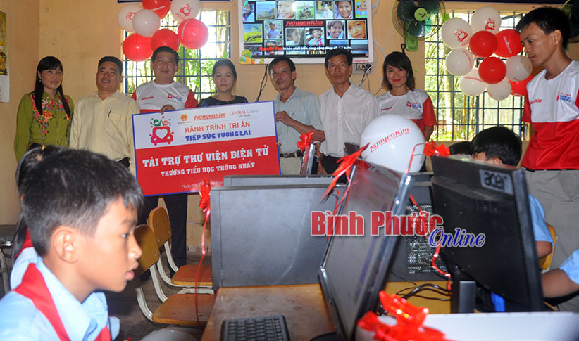 “Hành trình tri ân - Tiếp sức tương lai” Nguyễn Kim đến với huyện Bù Đăng