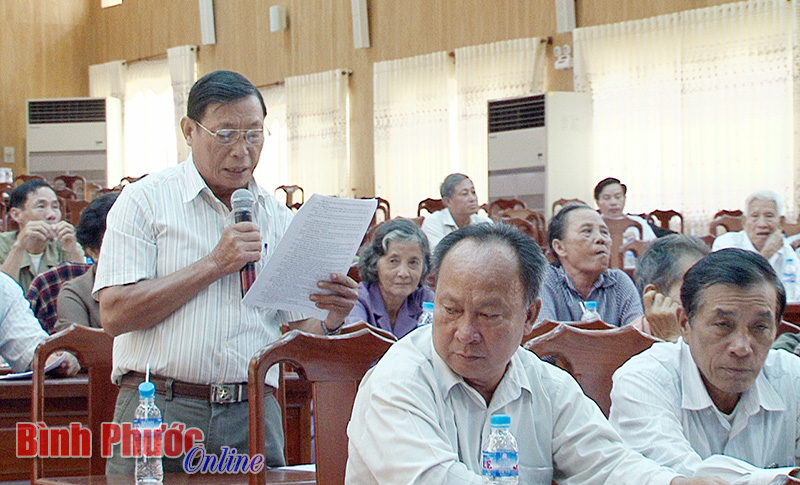 Huyện ủy B&ugrave; Đốp lấy &yacute; kiến g&oacute;p &yacute; của 130 đảng vi&ecirc;n cao tuổi Đảng