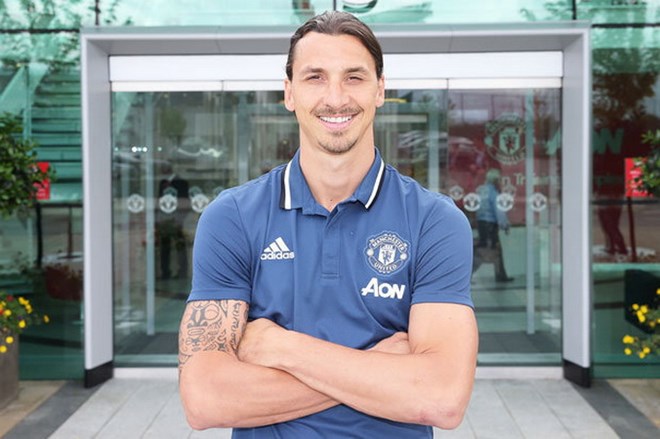 Ibrahimovic tuyên chiến Cantona: Tôi sẽ thành vị thánh ở M.U