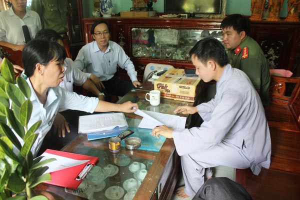 Cơ sở hành nghề chữa bệnh bằng dao lam bị phạt 30 triệu đồng 