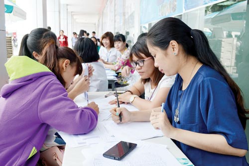 Kết thúc xét tuyển ĐH, CĐ đợt 1 - Điểm chuẩn nhiều trường giảm mạnh 
