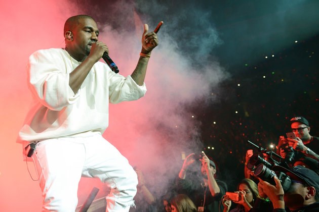 Kanye West xô đổ thành tích của huyền thoại Michael Jackson