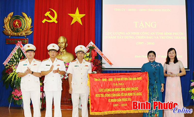 Kỷ niệm 70 năm Ng&agrave;y truyền thống lực lượng an ninh nh&acirc;n d&acirc;n