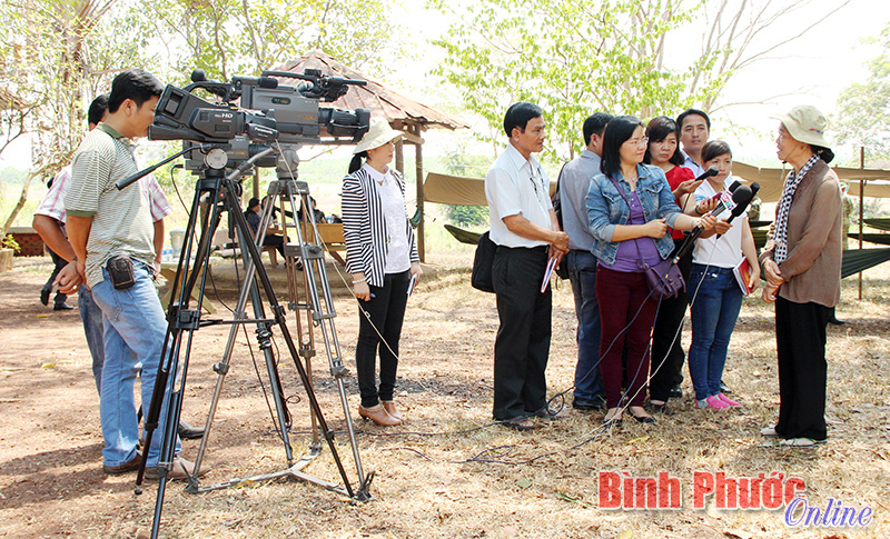 Chống &ldquo;tự diễn biến&rdquo; trong mỗi người l&agrave;m b&aacute;o