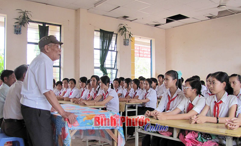 Phải gi&uacute;p học sinh, sinh vi&ecirc;n miễn nhiễm với &ldquo;diễn biến h&ograve;a b&igrave;nh&rdquo;