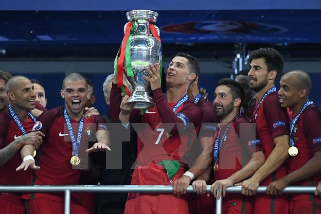 Bồ Đào Nha vô địch EURO 2016: Châu Âu là một vòng tròn