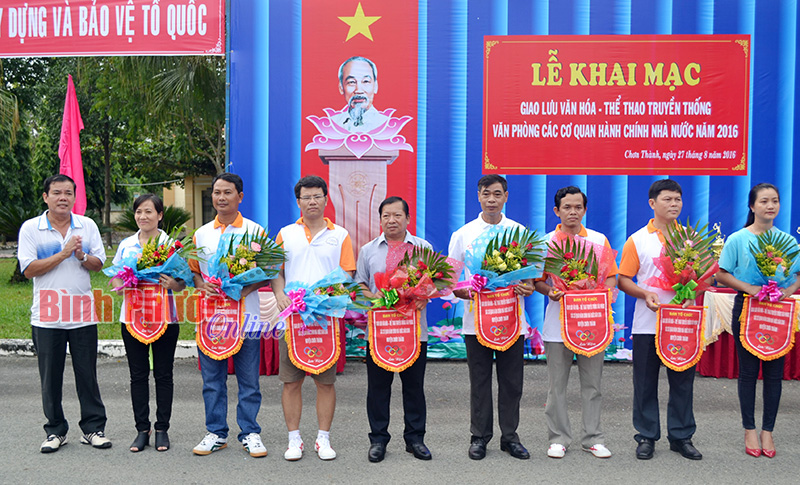 B&igrave;nh Phước kỷ niệm 71 năm Ng&agrave;y truyền thống Văn ph&ograve;ng c&aacute;c cơ quan h&agrave;nh ch&iacute;nh nh&agrave; nước năm 2016