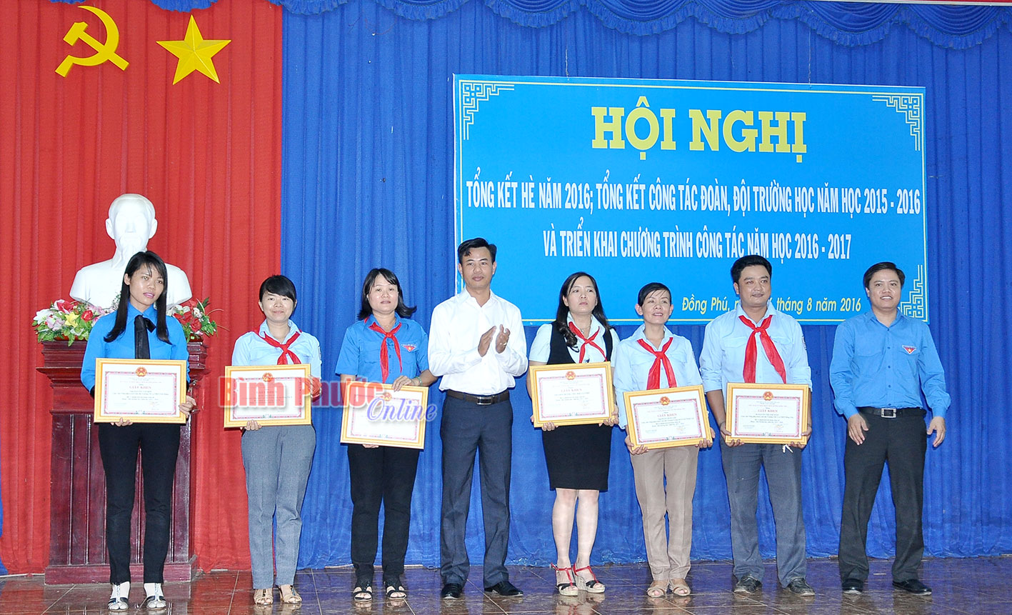 Đồng Phú tổng kết hoạt động hè và tổng kết công tác đoàn, đội trường học