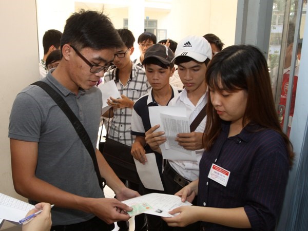 Một cán bộ giám sát kỳ thi Trung học phổ thông bị đột tử