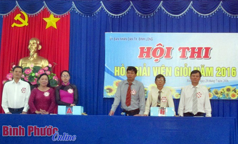 Thị x&atilde; B&igrave;nh Long tổ chức hội thi h&ograve;a giải vi&ecirc;n giỏi