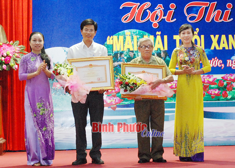 Hội Cựu TNXP B&igrave;nh Phước vinh dự nhận bằng khen của Thủ tướng Ch&iacute;nh phủ