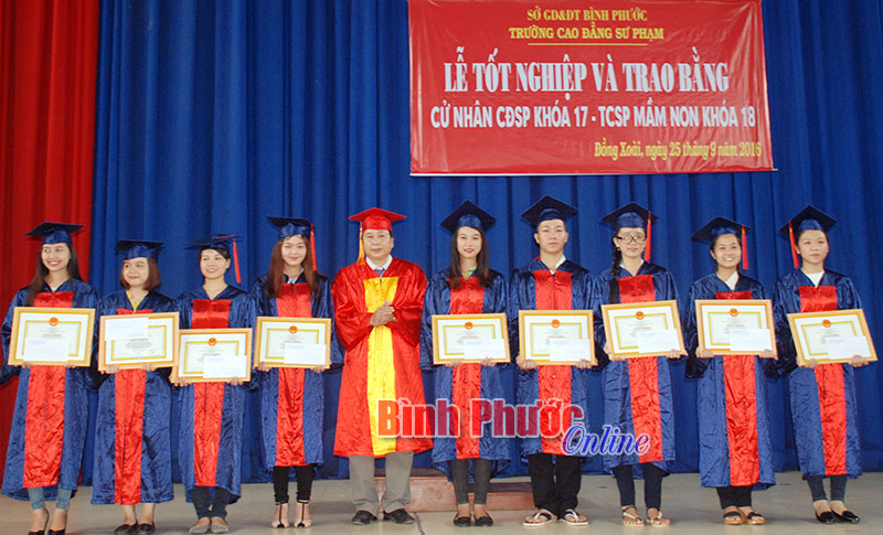 534 học sinh, sinh viên Trường cao đẳng Sư phạm tốt nghiệp