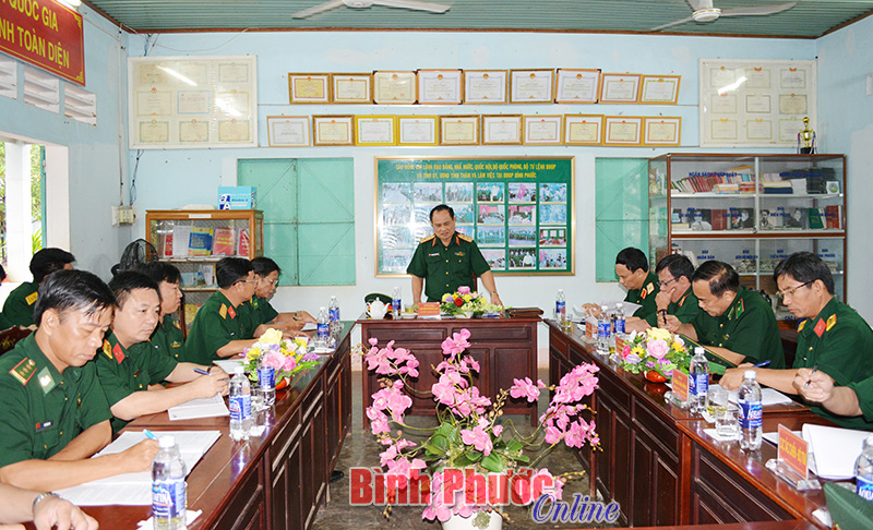 Trung tướng Nguyễn Phương Nam l&agrave;m việc tại Đồn bi&ecirc;n ph&ograve;ng cửa khẩu quốc tế Hoa Lư