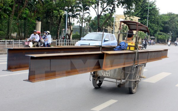 Xử lý xe thô sơ chở hàng cồng kềnh: Cần có giải pháp căn cơ