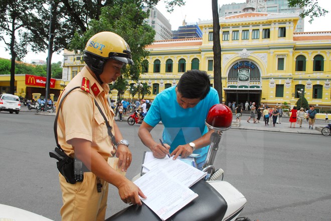 Từ 16-8: Cảnh s&aacute;t giao th&ocirc;ng lập chốt gần c&aacute;c nh&agrave; h&agrave;ng, xử l&yacute; "ma men"