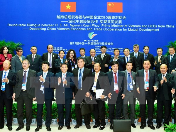 Thủ tướng Nguyễn Xu&acirc;n Ph&uacute;c đối thoại với c&aacute;c CEO h&agrave;ng đầu Trung Quốc
