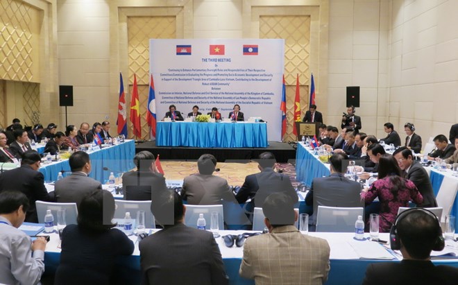X&acirc;y dựng khu vực Tam gi&aacute;c ph&aacute;t triển Việt Nam-L&agrave;o-Campuchia