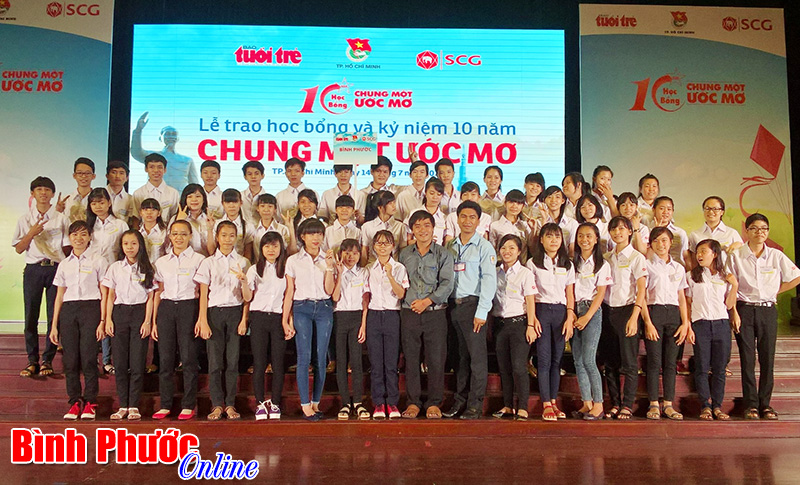 50 học sinh tỉnh Bình Phước được trao học bổng "Chung một ước mơ"