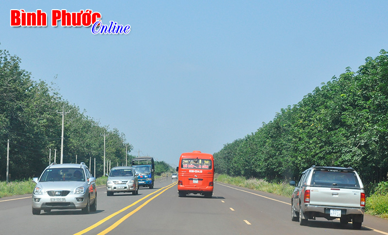 Kh&ocirc;ng quy định ni&ecirc;m yết khẩu hiệu &ldquo;L&aacute;i xe an to&agrave;n, t&iacute;nh mạng con người l&agrave; tr&ecirc;n hết&rdquo;