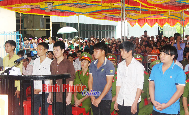 X&eacute;t xử lưu động vụ &aacute;n giết người cướp t&agrave;i sản tại x&atilde; Long B&igrave;nh