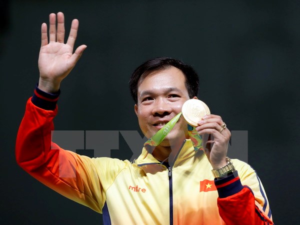 Thủ tướng chúc mừng vận động viên bắn súng Hoàng Xuân Vinh