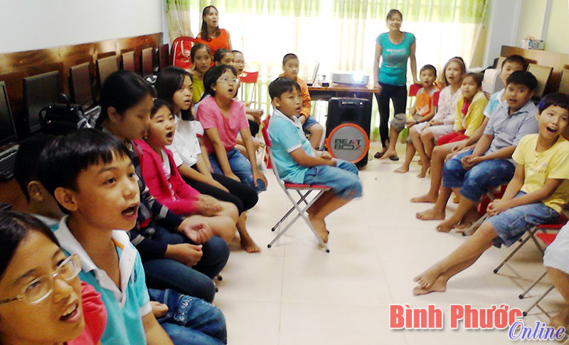 24 học sinh tham gia ngoại khóa tiếng Anh