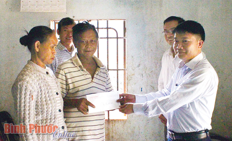 Thuận Lợi: 26 hộ nghèo được tặng nhà tình thương