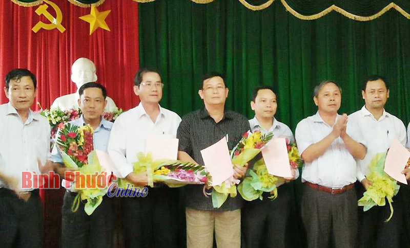 Bổ nhiệm 20 ph&oacute; gi&aacute;m đốc c&aacute;c trung t&acirc;m y tế huyện, thị