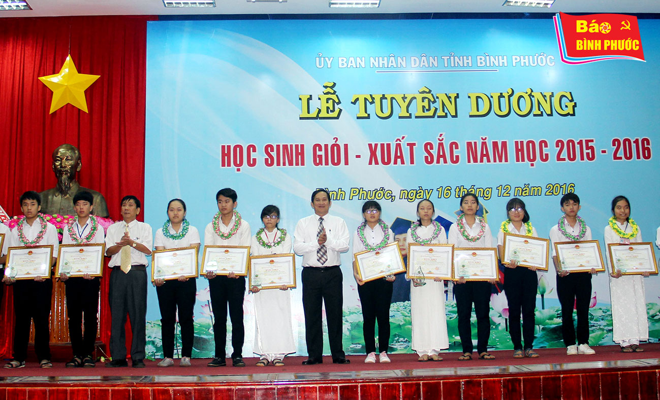 [Video] Bình Phước: 160 HSSV giỏi, xuất sắc được tuyên dương 