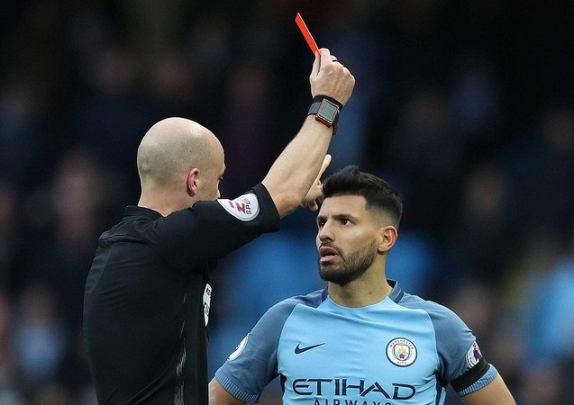 Manchester City lĩnh 2 thẻ đỏ trong trận thua đậm Chelsea