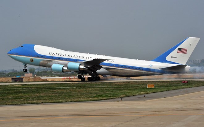 Ông Trump đề nghị hủy hợp đồng mua chuyên cơ Air Force One