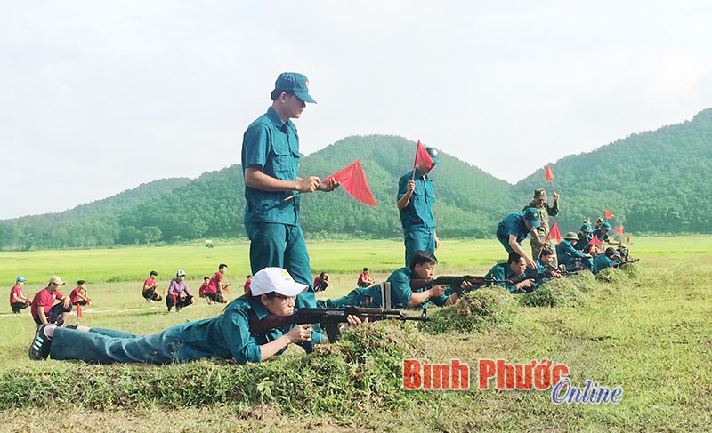 Tự vệ, d&acirc;n qu&acirc;n, học sinh THPT thị x&atilde; Đồng Xo&agrave;i thực h&agrave;nh bắn đạn thật