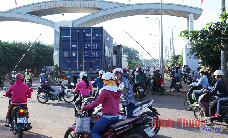 Bát nháo giao thông ở KCN Đồng Xoài II
