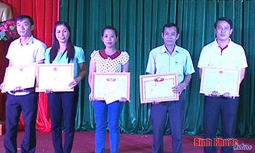 Li&ecirc;n hoan tiếng h&aacute;t c&ocirc;ng nh&acirc;n vi&ecirc;n chức - lao động