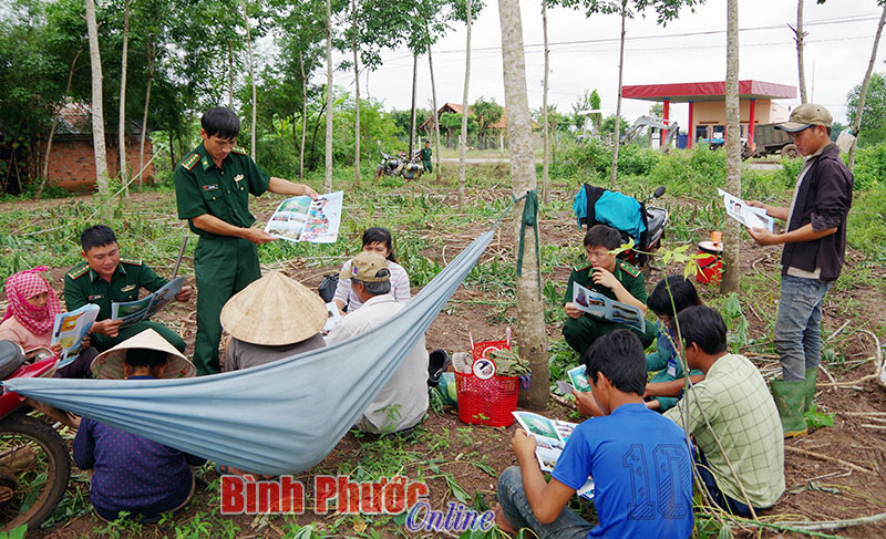 BĐBP t&iacute;ch cực phổ biến ph&aacute;p luật ở v&ugrave;ng bi&ecirc;n
