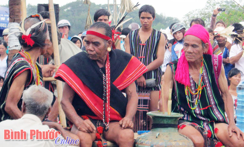 B&uacute;i t&oacute;c - n&eacute;t đẹp văn h&oacute;a của đ&agrave;n &ocirc;ng S&rsquo;ti&ecirc;ng