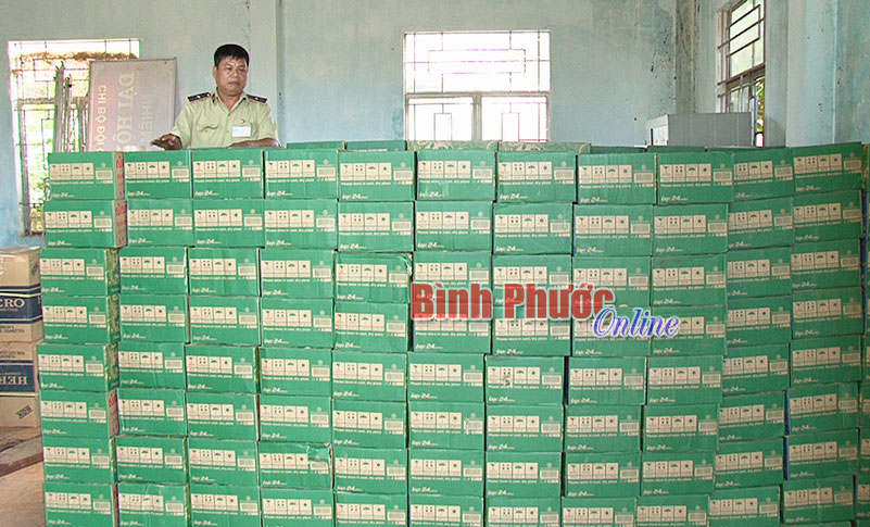 Bắt 600 th&ugrave;ng nước ngọt nhập lậu