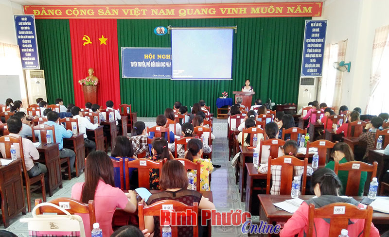 Chơn Thành: Phổ biến giáo dục pháp luật cho 150 cán bộ, giáo viên