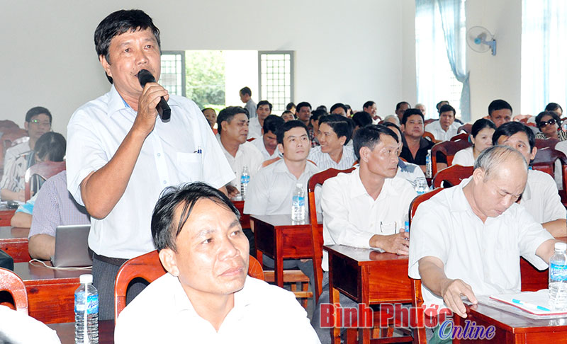 Đại biểu Quốc hội tiếp x&uacute;c cử tri huyện Hớn Quản