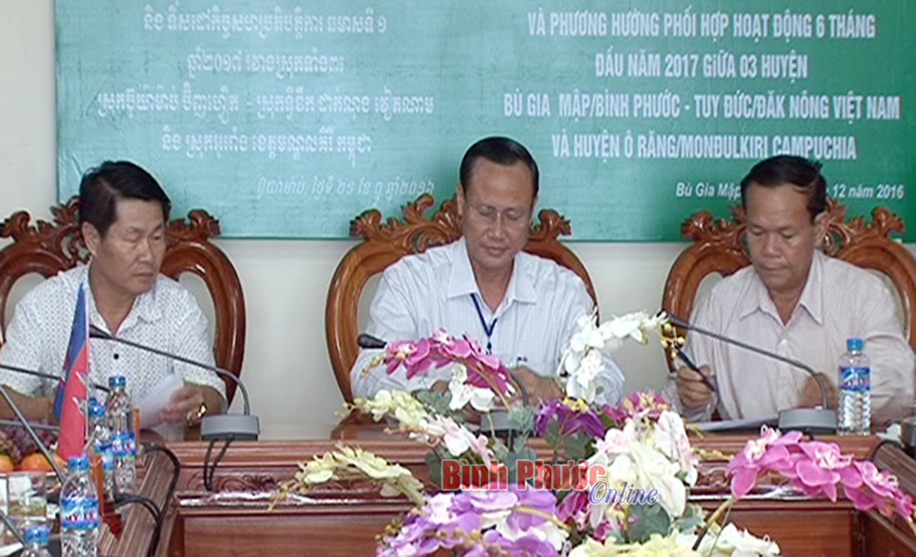 Giao ban c&ocirc;ng t&aacute;c đối ngoại 6 th&aacute;ng cuối năm giữa 3 huyện bi&ecirc;n giới 