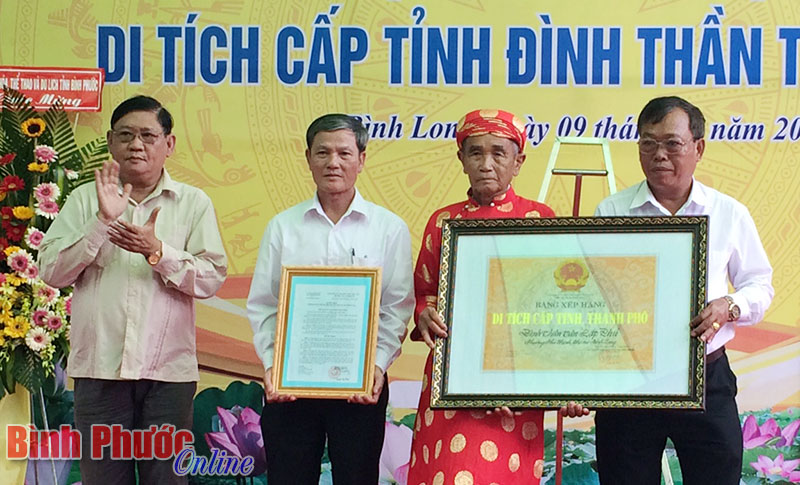 Đ&igrave;nh thần T&acirc;n Lập Ph&uacute; đ&oacute;n nhận bằng xếp hạng di t&iacute;ch cấp tỉnh