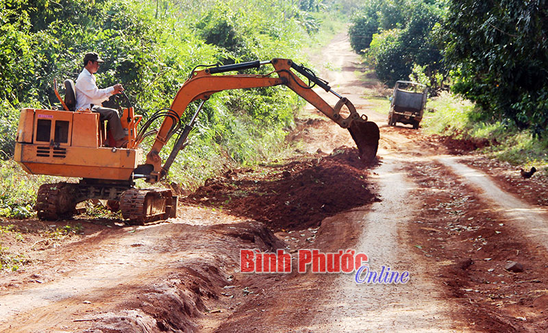 Đường vào Thác Đứng: Người dân mong sớm được đầu tư 