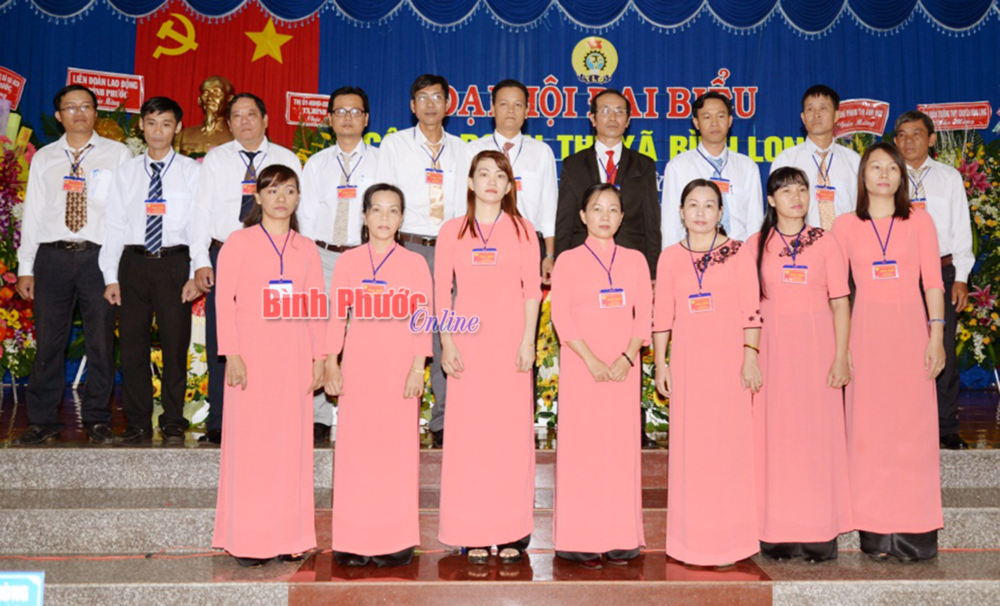 &Ocirc;ng Trần Văn Tuấn t&aacute;i đắc cử Chủ tịch LĐLĐ thị x&atilde; B&igrave;nh Long